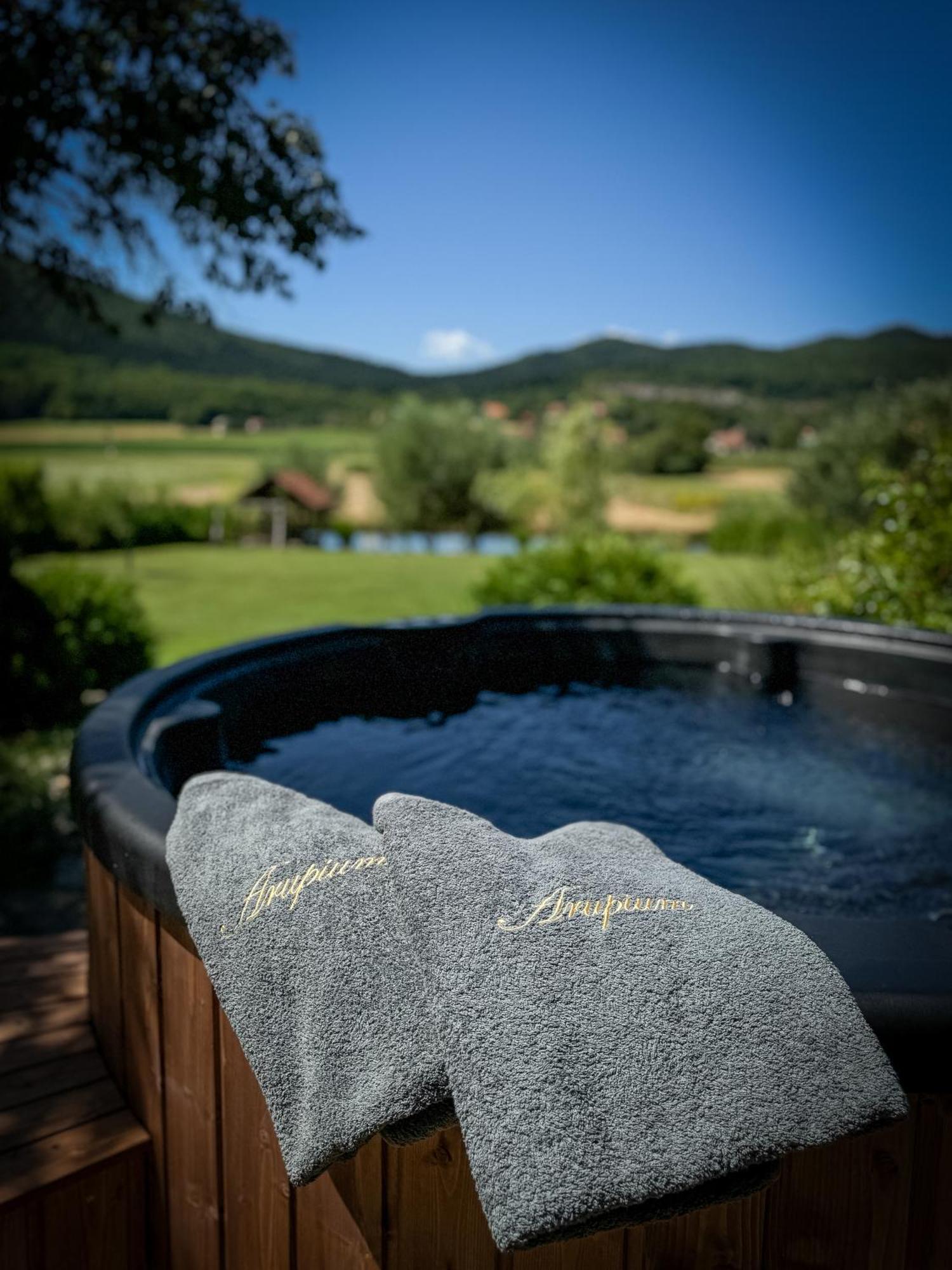 House Arupium - Hot Tub Villa Otočac Eksteriør bilde